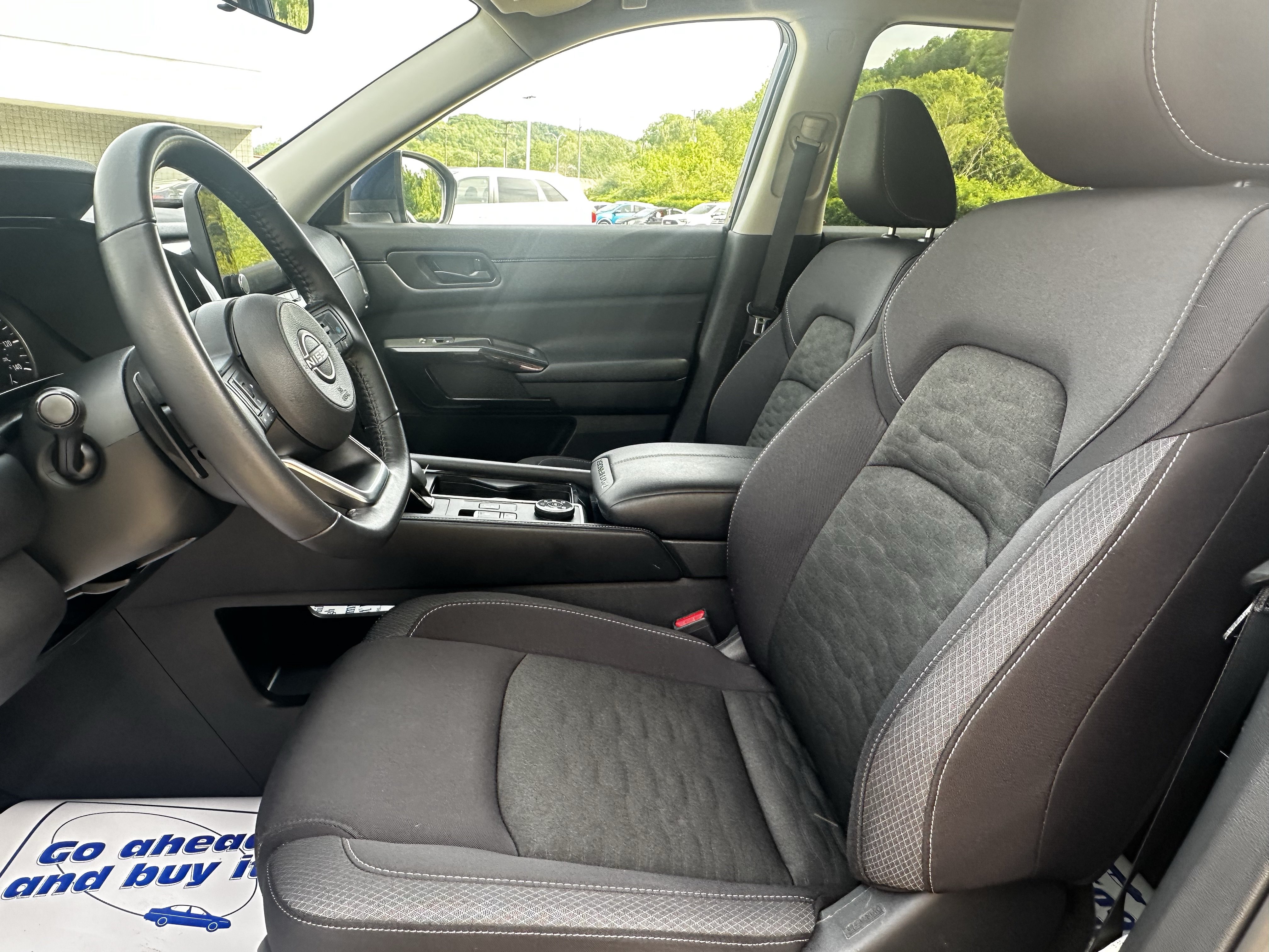Used 2025 Nissan Pathfinder SV AWD/4WD image 9