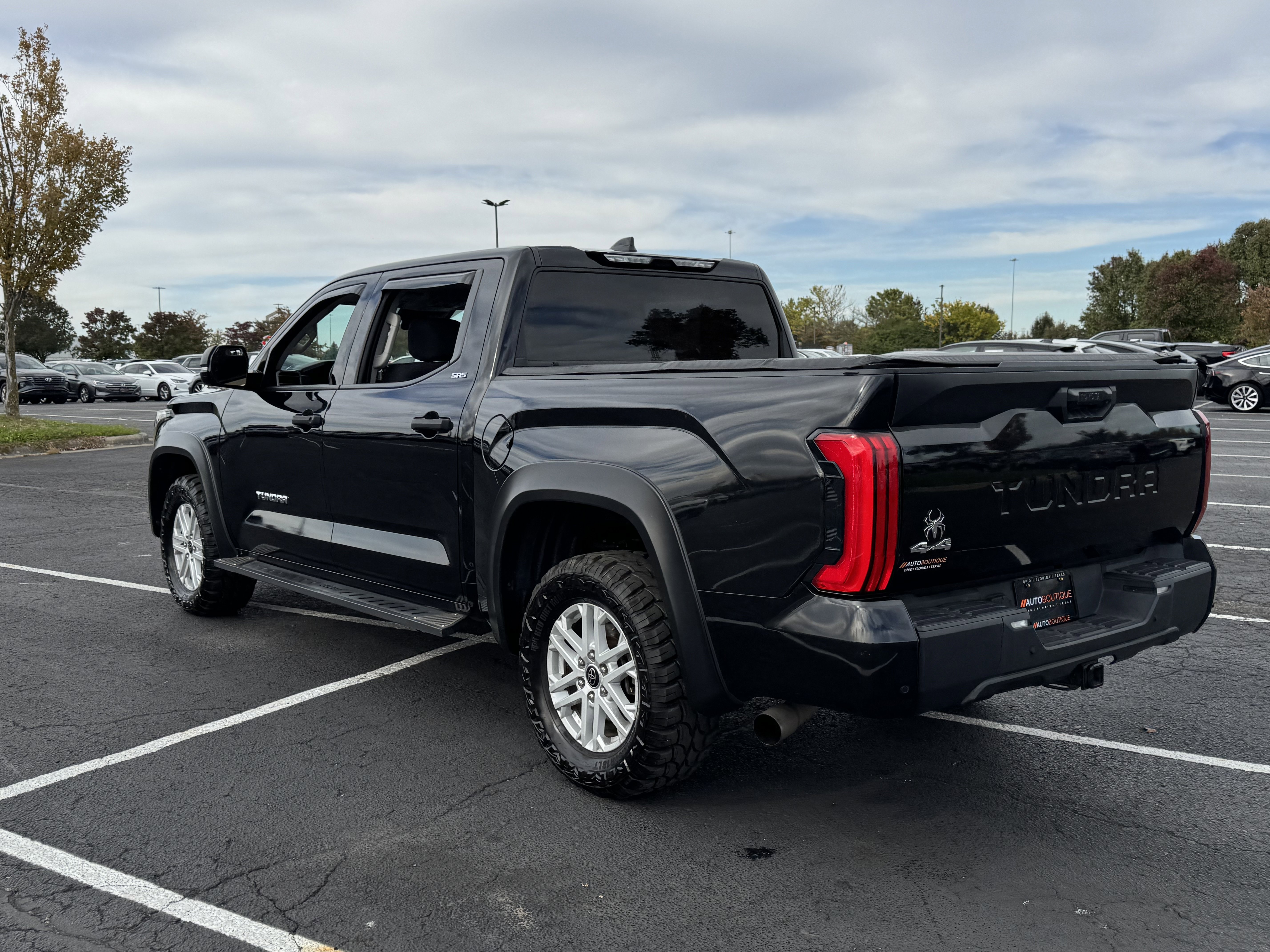 Used 2022 Toyota Tundra SR5 w/ SR5 Convenience Package image 9
