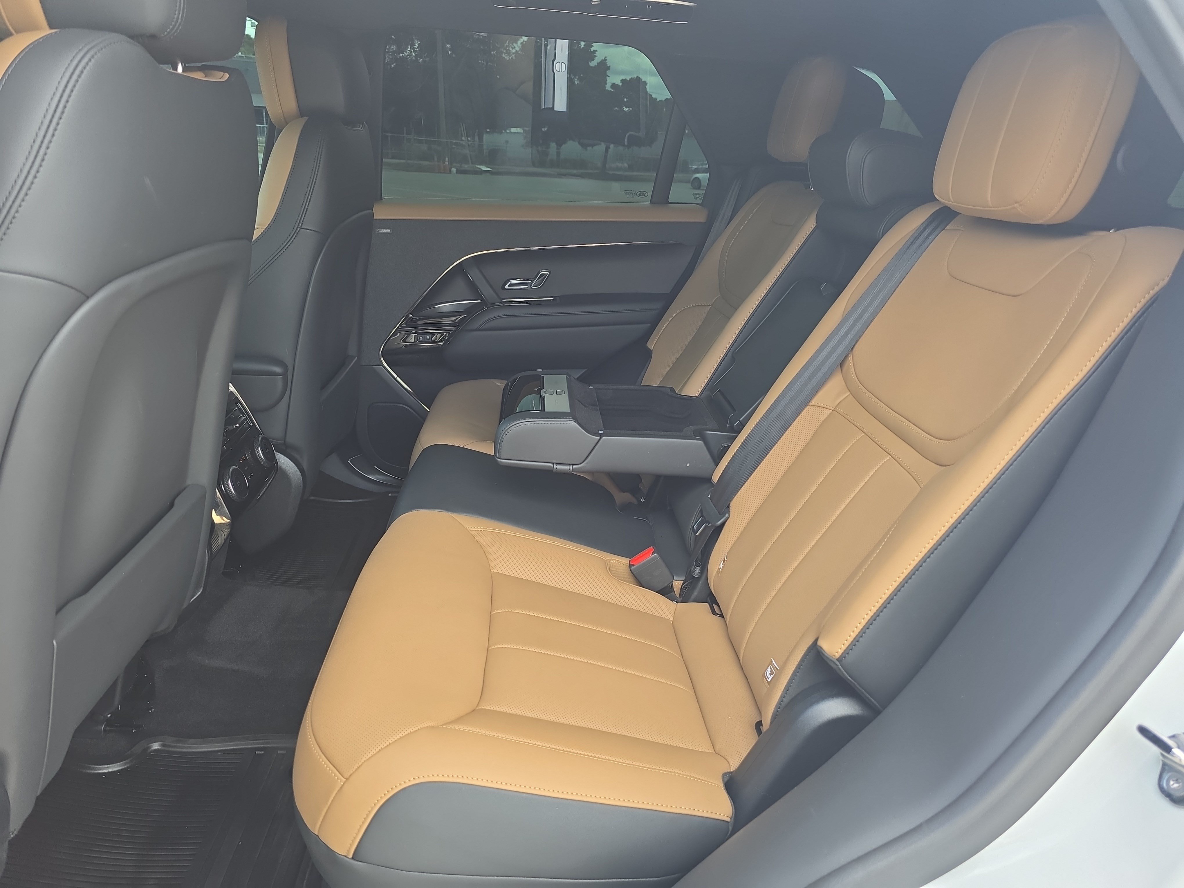 Used 2025 Land Rover Range Rover Sport Dynamic SE AWD/4WD image 13