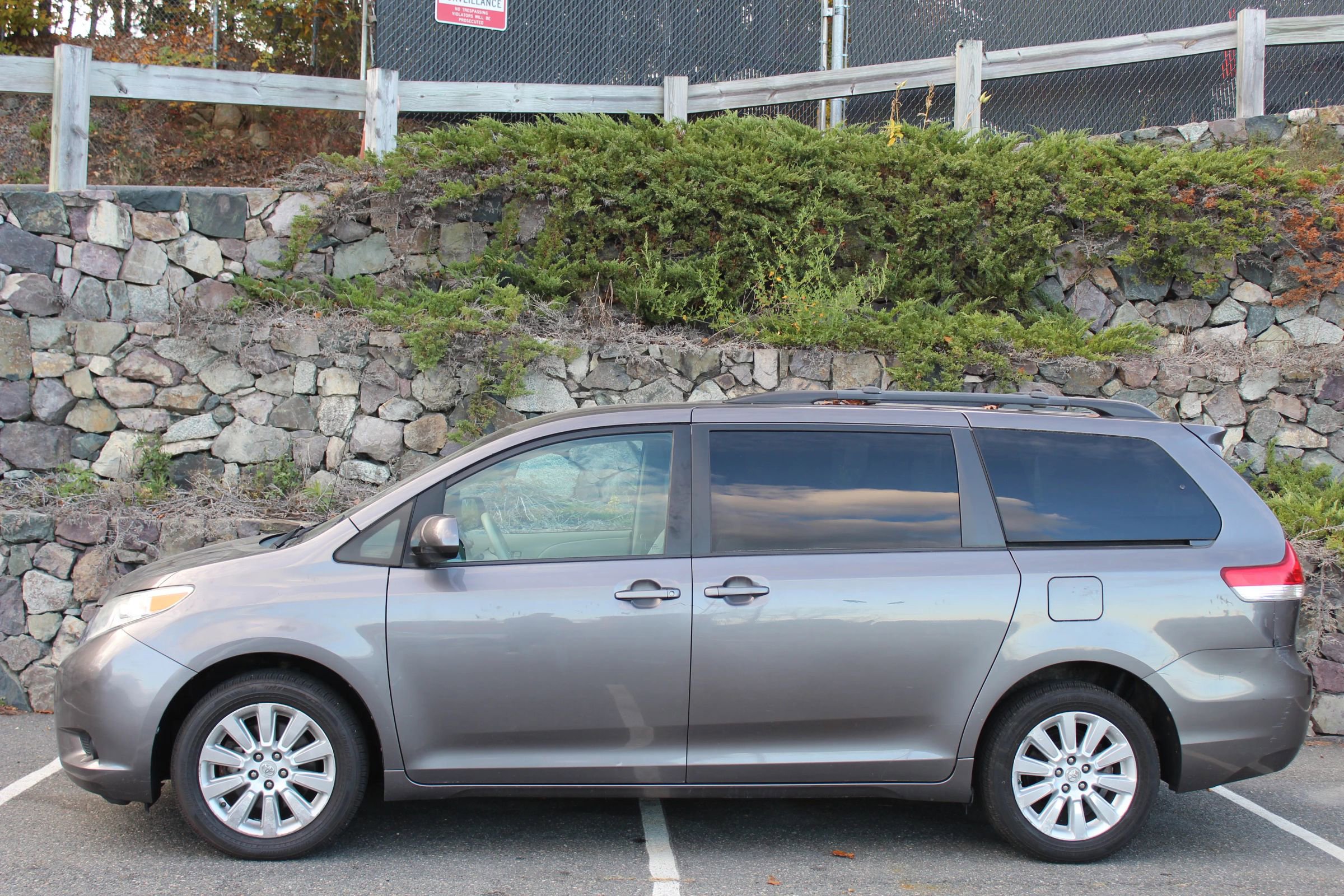 Used 2011 Toyota Sienna LE image 6