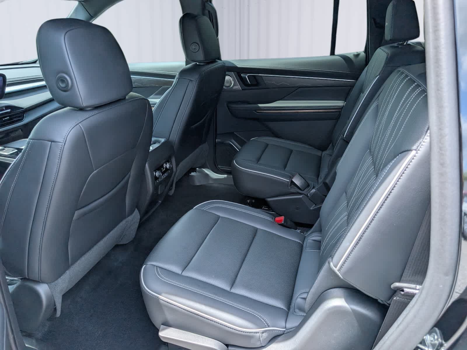 Certified 2025 Buick Enclave Avenir w/ Super Cruise Package FWD image 17