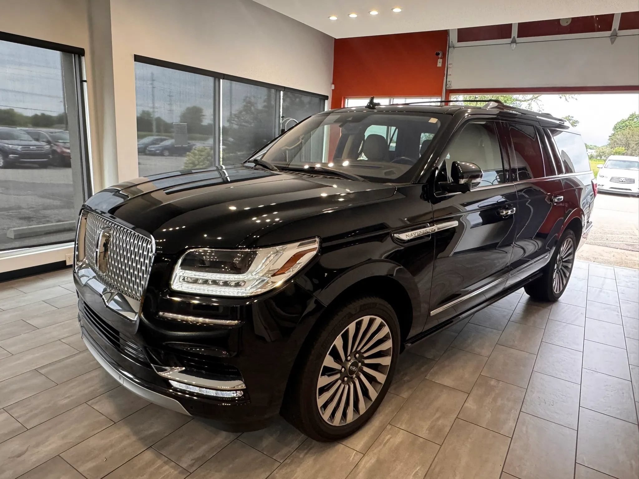 Used 2019 Lincoln Navigator L Reserve w/ Cargo Package AWD/4WD image 10