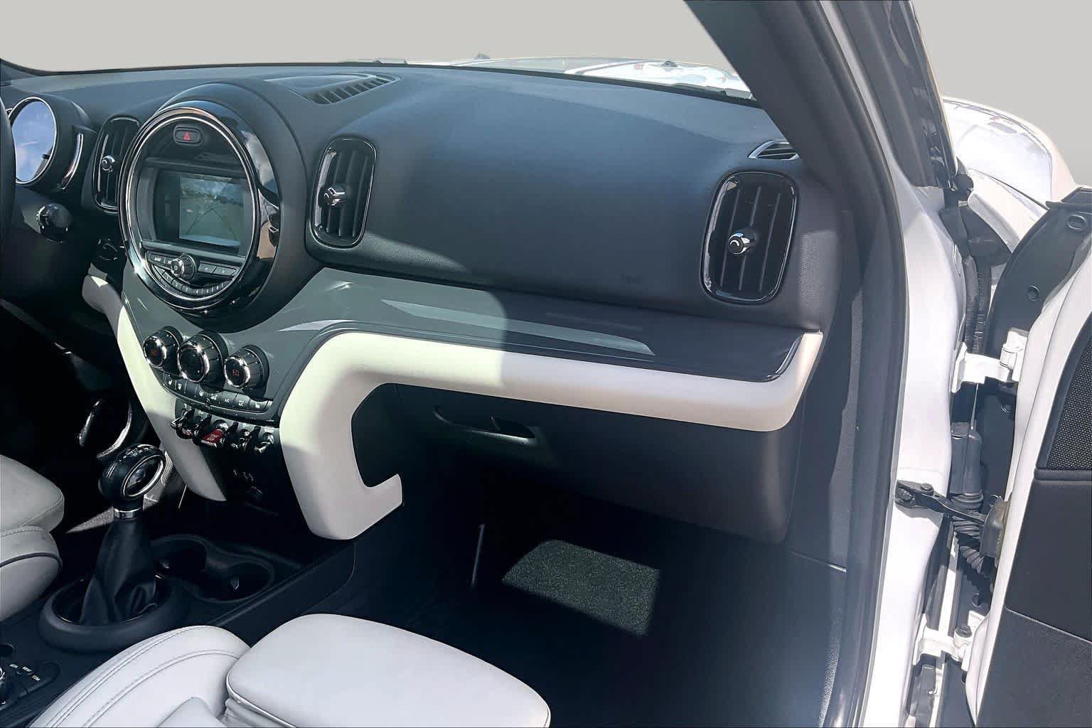 Used 2018 MINI Cooper Countryman FWD image 17