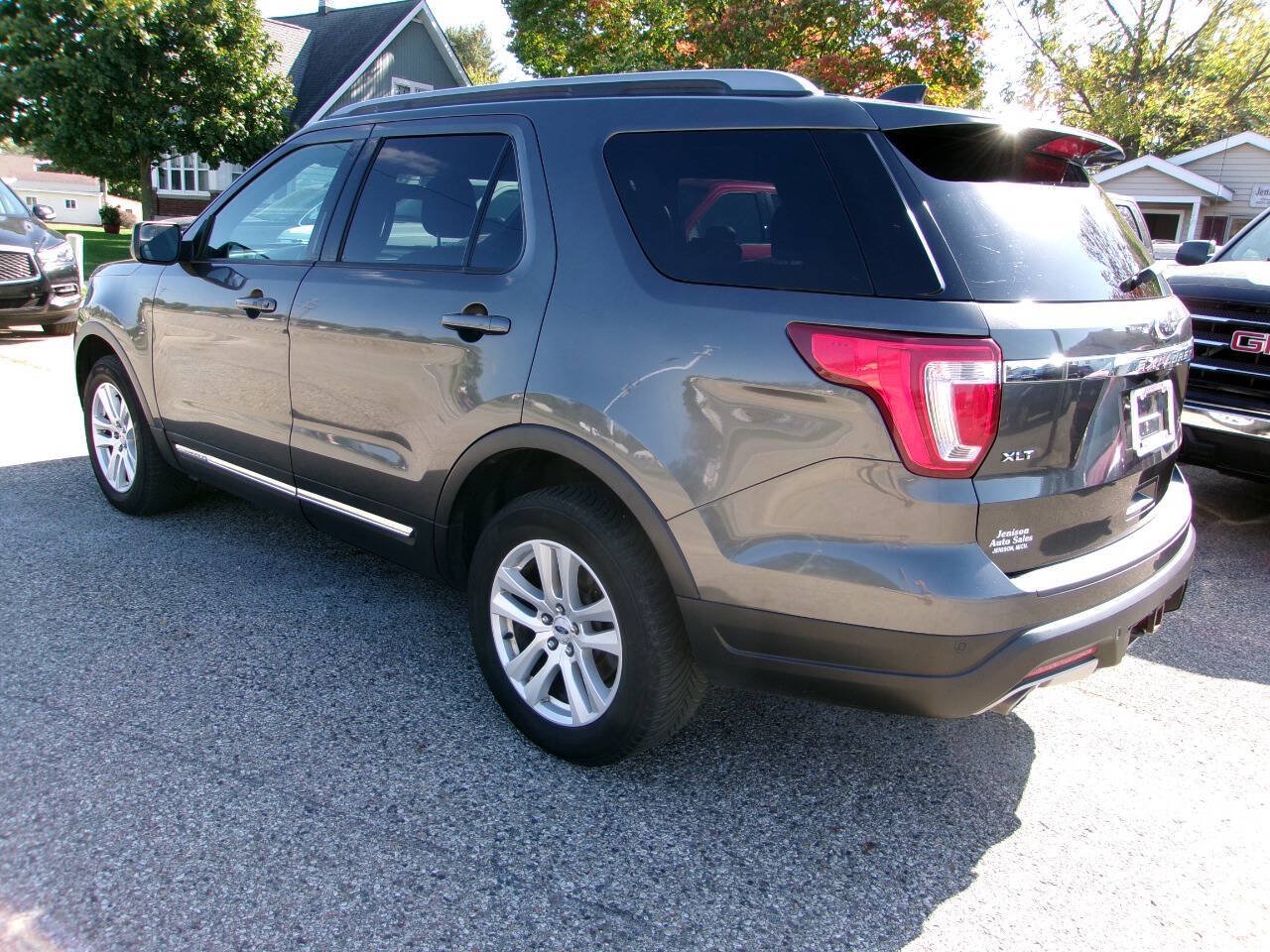 Used 2018 Ford Explorer XLT AWD/4WD image 4
