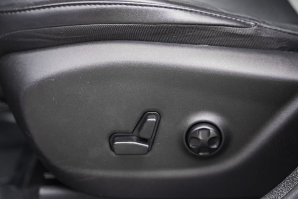 Used 2019 Jeep Cherokee Limited AWD/4WD image 37