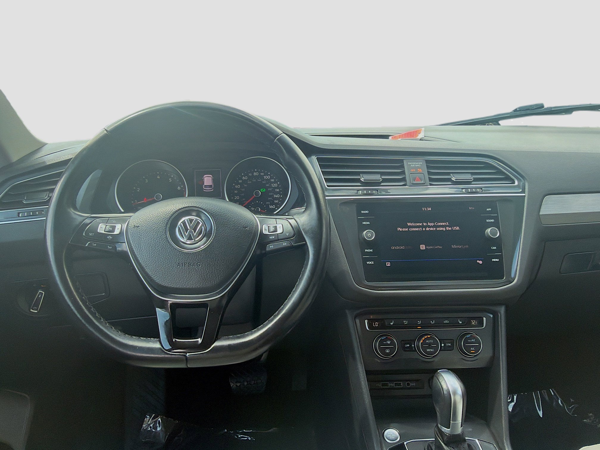 Used 2019 Volkswagen Tiguan SE image 18