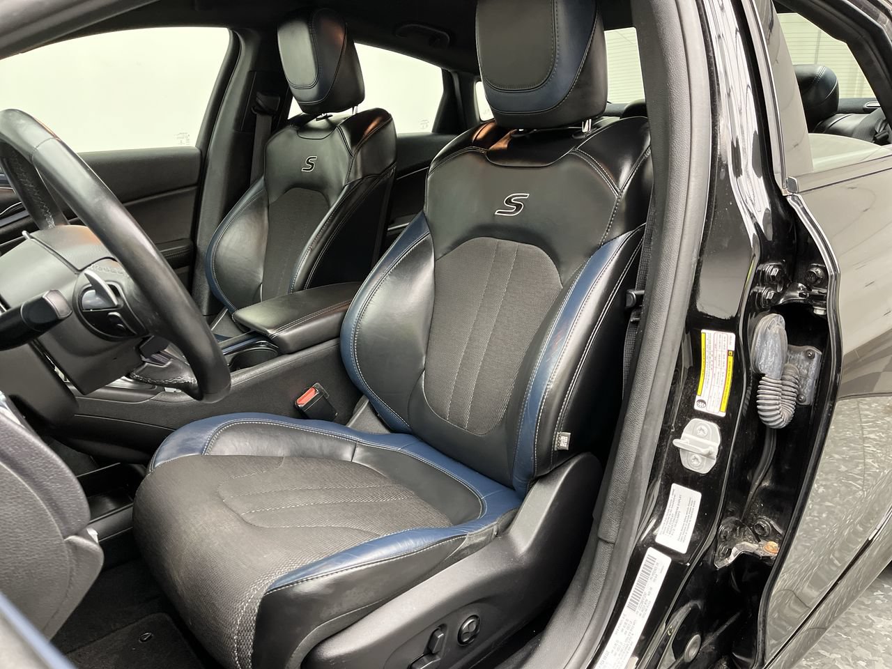 Used 2015 Chrysler 200 S FWD image 8