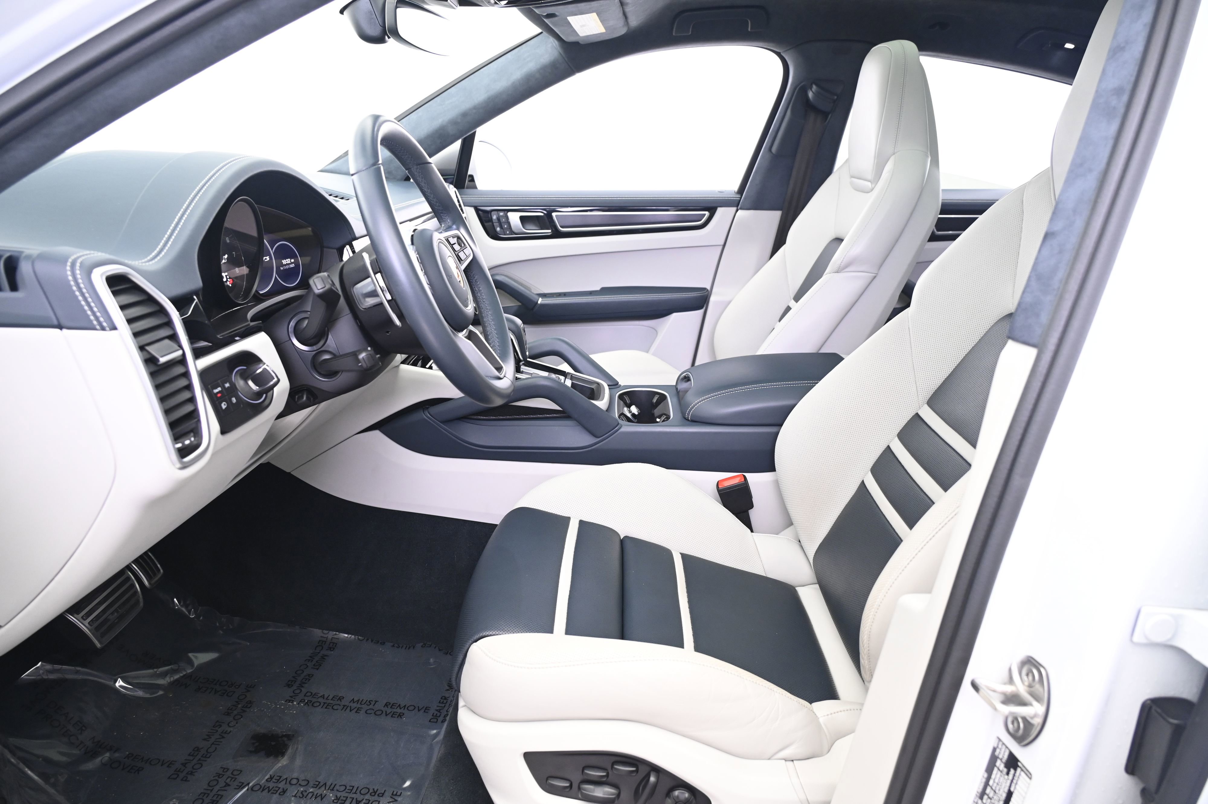 Used 2022 Porsche Cayenne GTS image 29