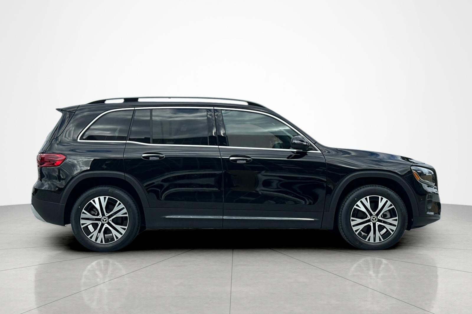 New 2025 Mercedes-Benz GLB 250 image 6