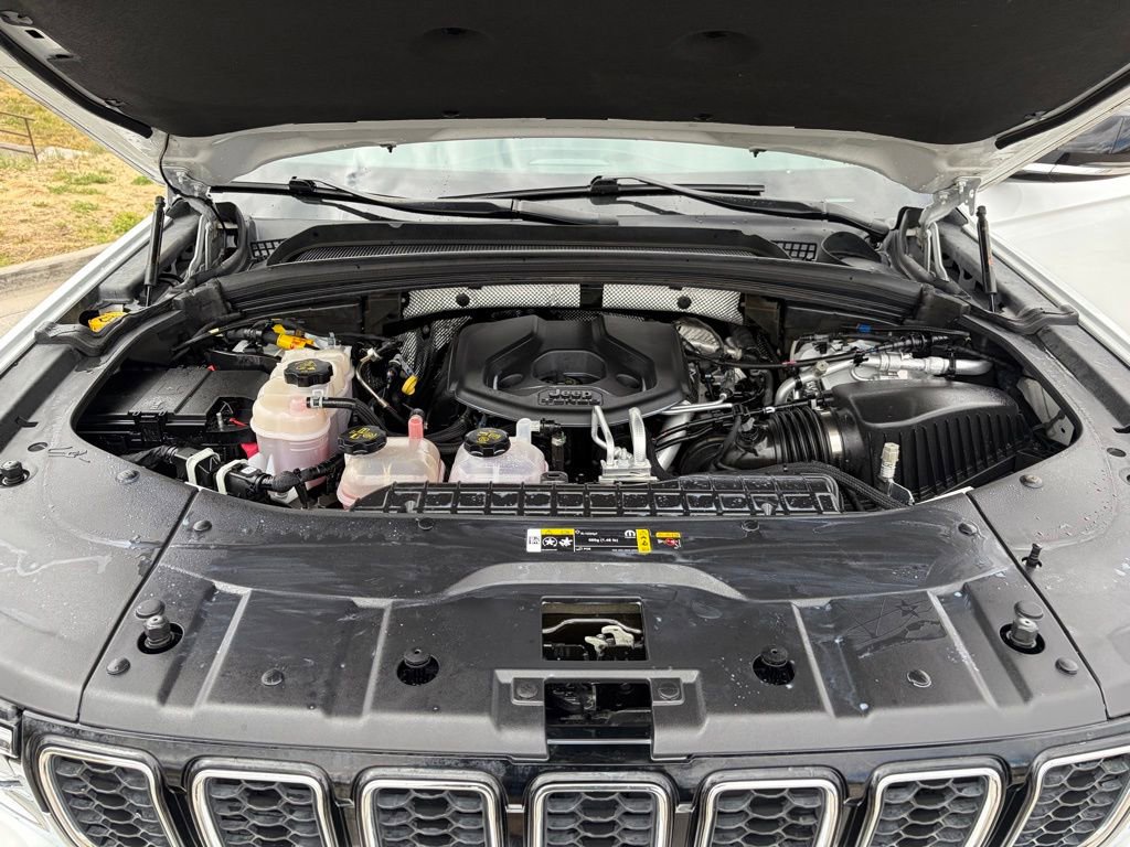 Used 2022 Jeep Grand Cherokee Overland AWD/4WD image 24