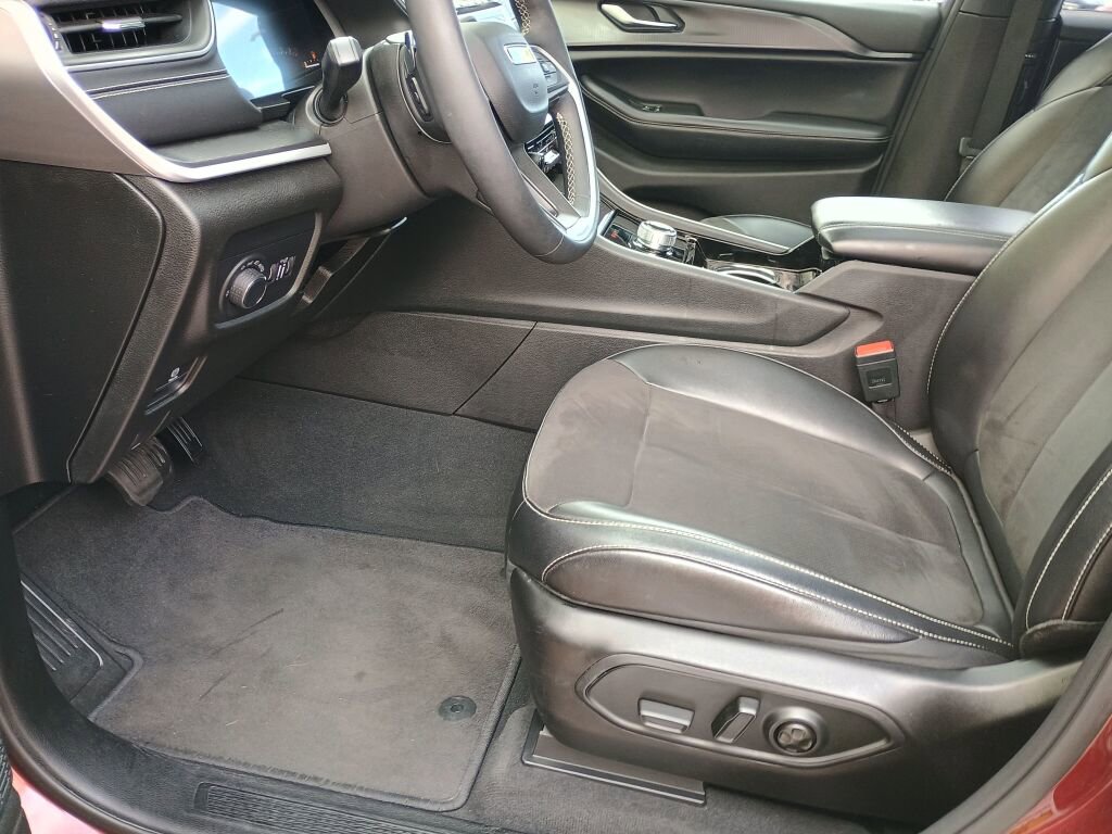 Used 2023 Jeep Grand Cherokee L Laredo image 9