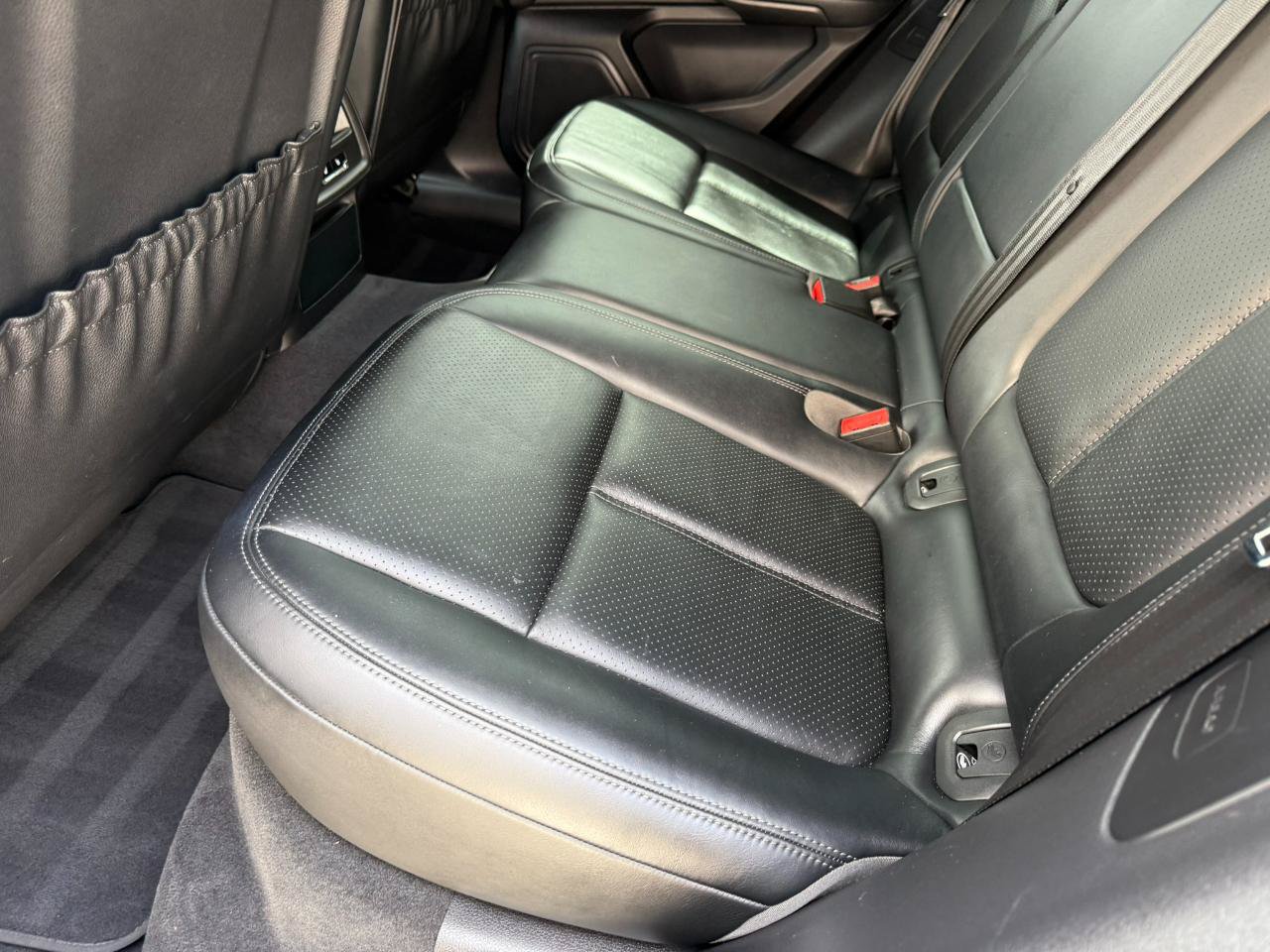 Used 2015 Porsche Macan S AWD/4WD image 24