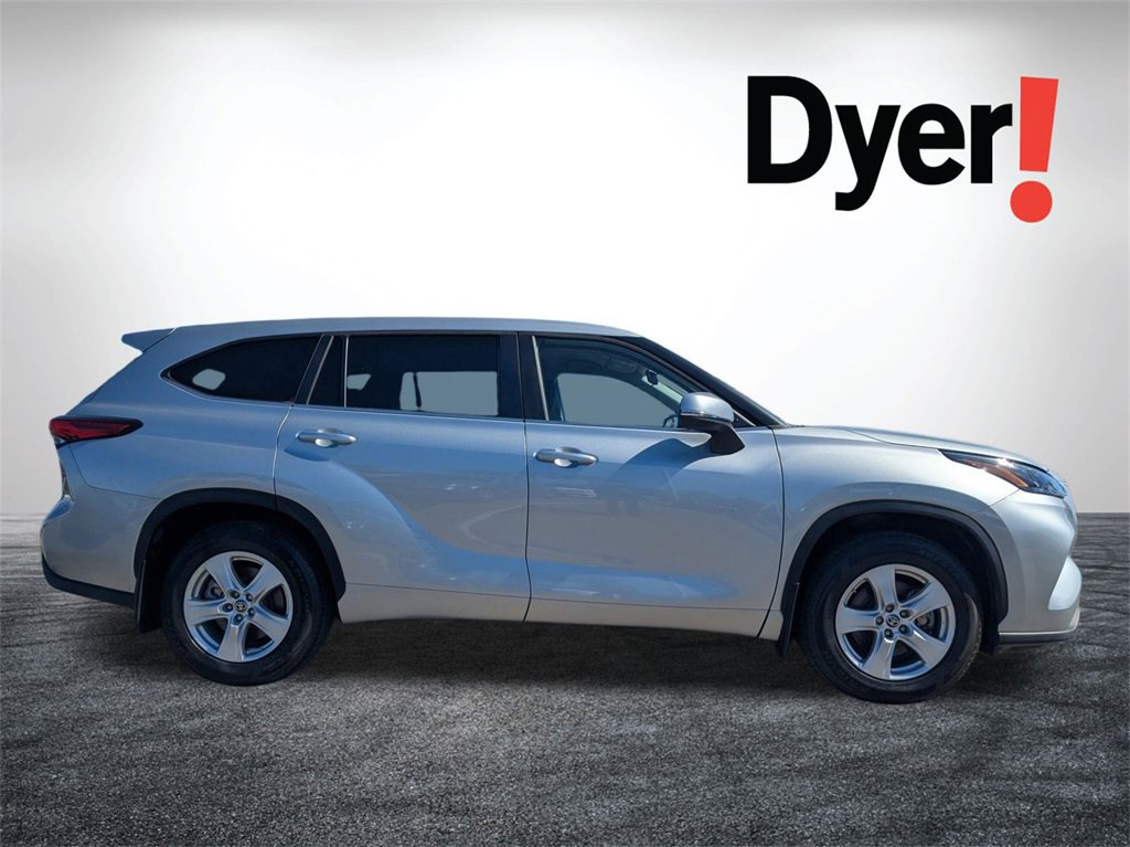 Used 2023 Toyota Highlander LE image 3