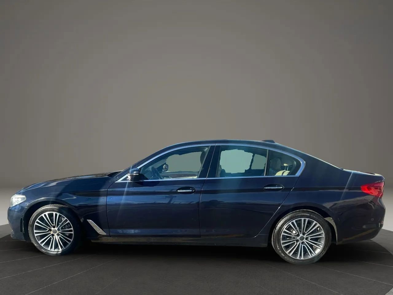 Used 2017 BMW 530i w/ Premium Package image 8
