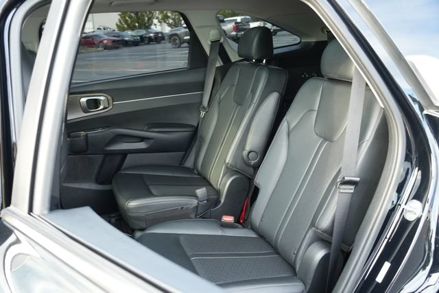 Used 2022 Kia Sorento EX w/ Panoramic Sunroof Package FWD image 16