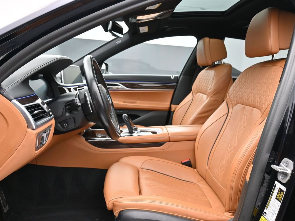 Used 2022 BMW 740i xDrive w/ M Sport Package image 10