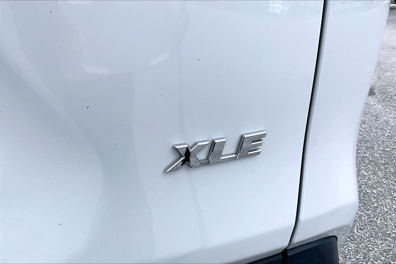 Used 2023 Toyota RAV4 XLE Premium FWD image 10