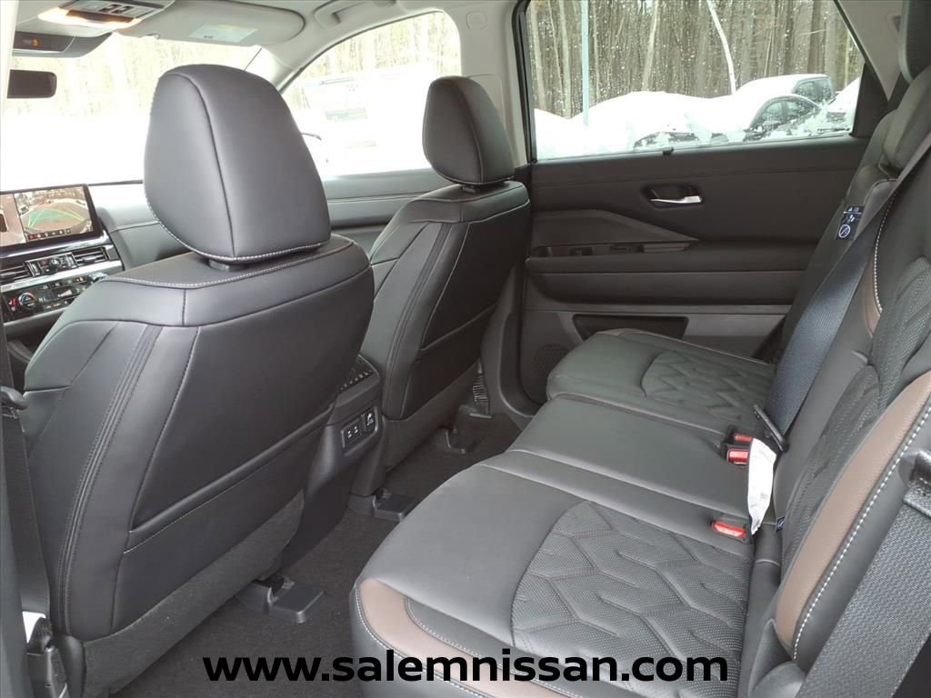 New 2026 Nissan Pathfinder Platinum w/ Cargo Package image 18