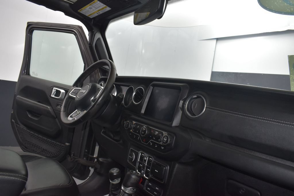 Used 2020 Jeep Wrangler Unlimited Sahara w/ Uconnect 4C Nav & Sound Group AWD/4WD image 33