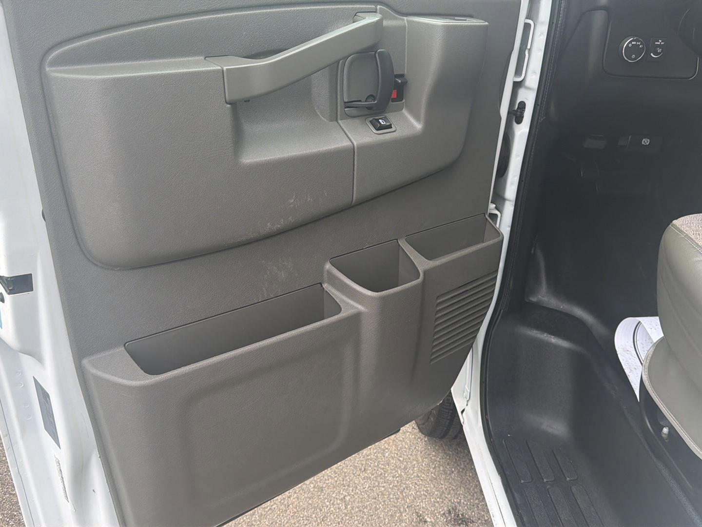 Used 2022 GMC Savana 3500 w/ Power Convenience Package RWD image 12