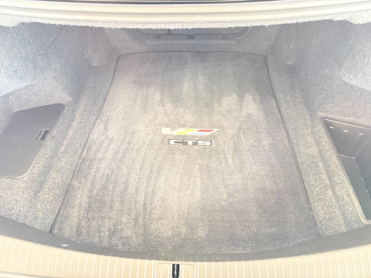 Used 2018 Cadillac CTS V w/ Luxury Package RWD image 50