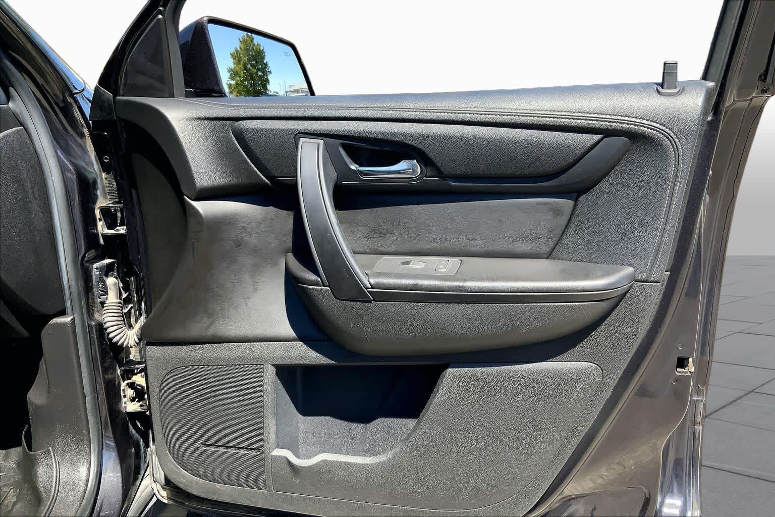 Used 2016 Chevrolet Traverse LT FWD image 23