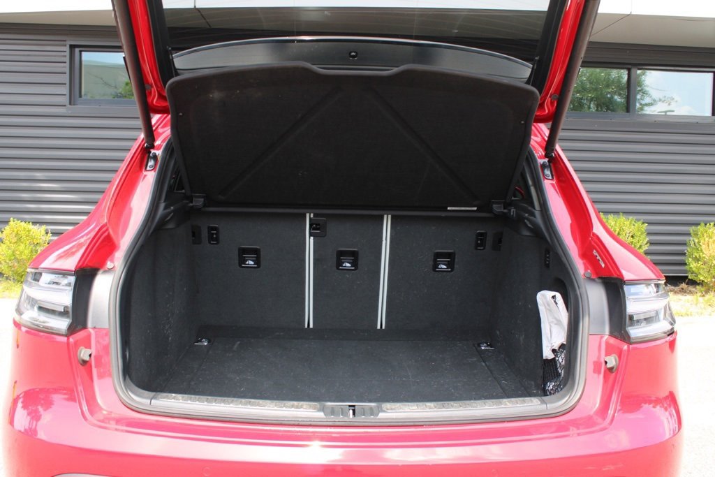 Used 2025 Porsche Macan image 29