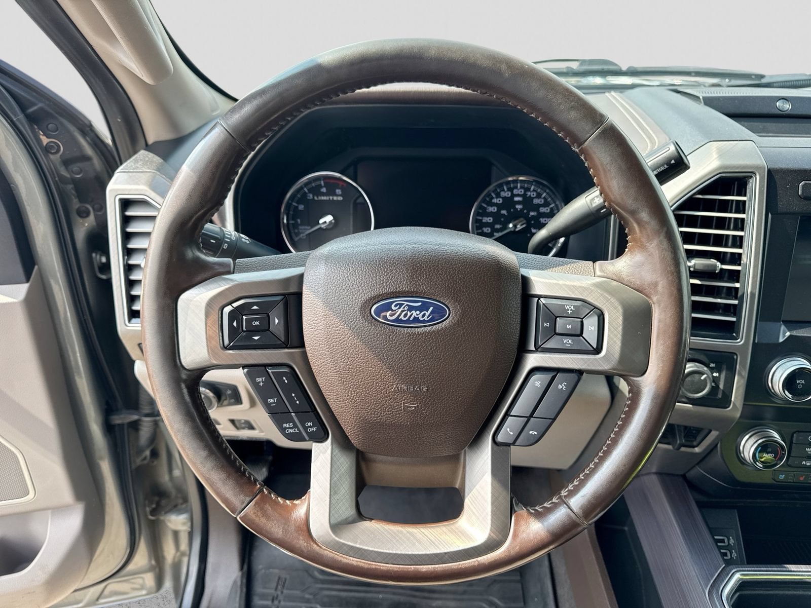 Used 2019 Ford F350 Limited AWD/4WD image 28