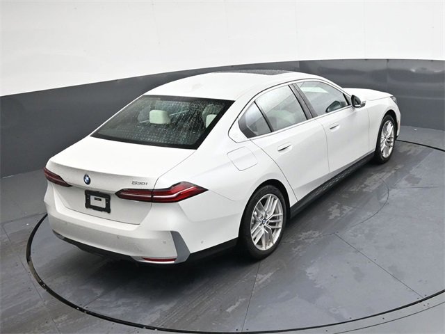 Used 2024 BMW 530i w/ Convenience Package image 18