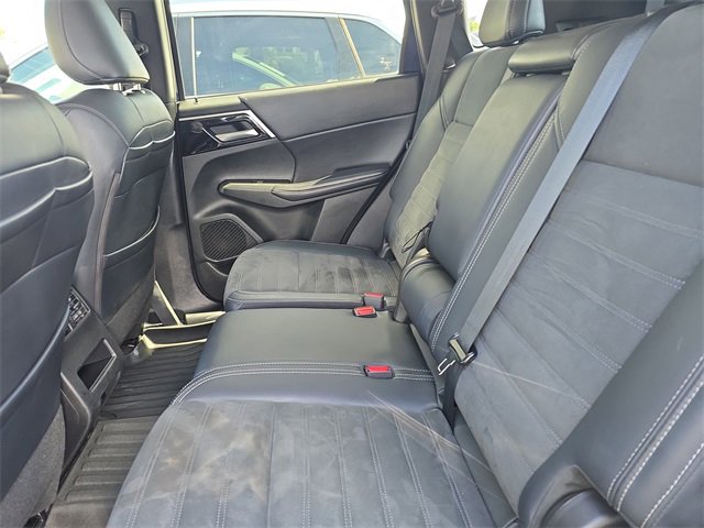 Used 2024 Mitsubishi Outlander SE image 12