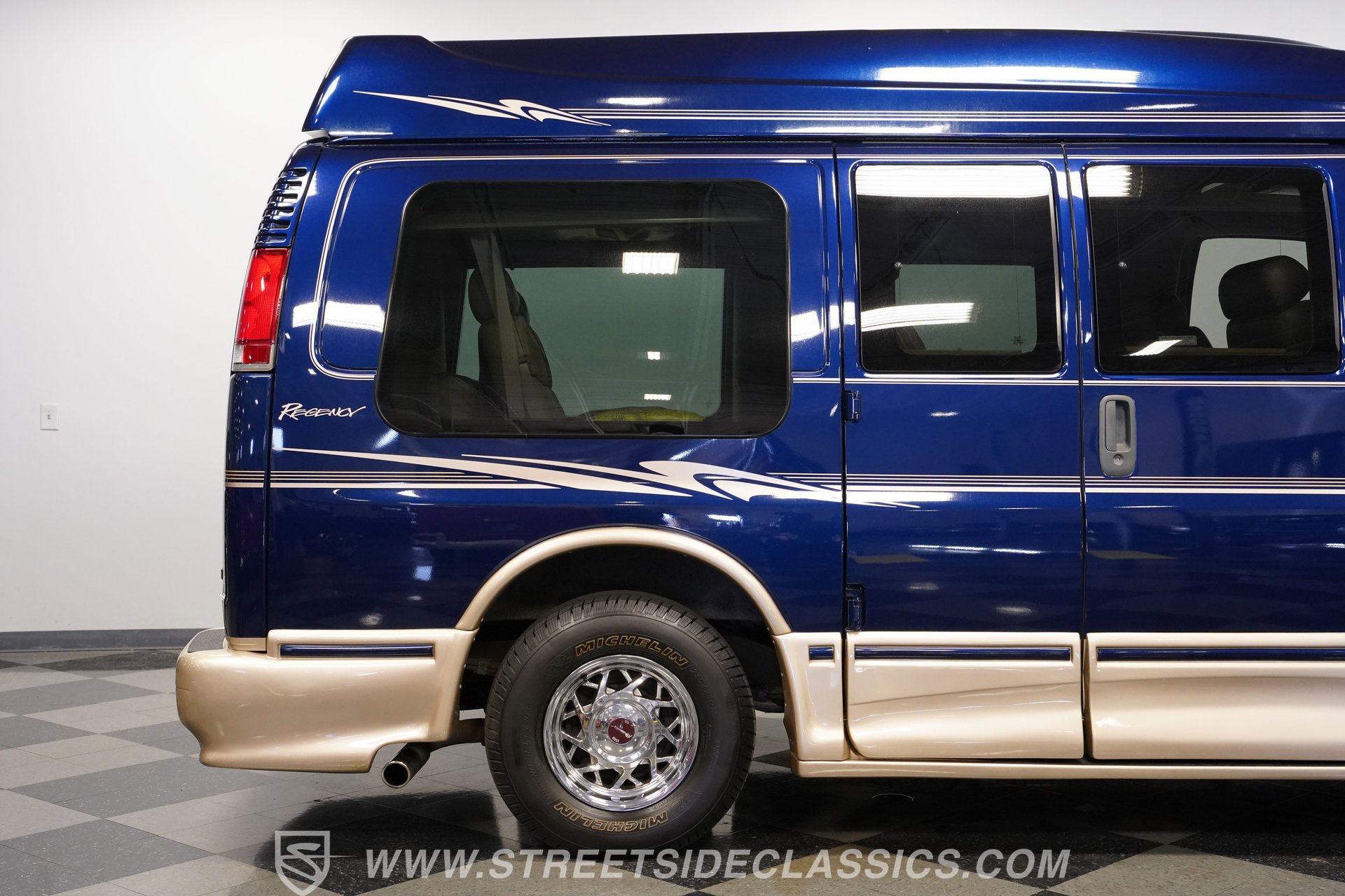 Used 2001 Chevrolet Express 1500 w/ Preferred Equipment Group 3 image 30