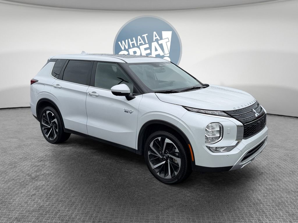 Used 2025 Mitsubishi Outlander SE
