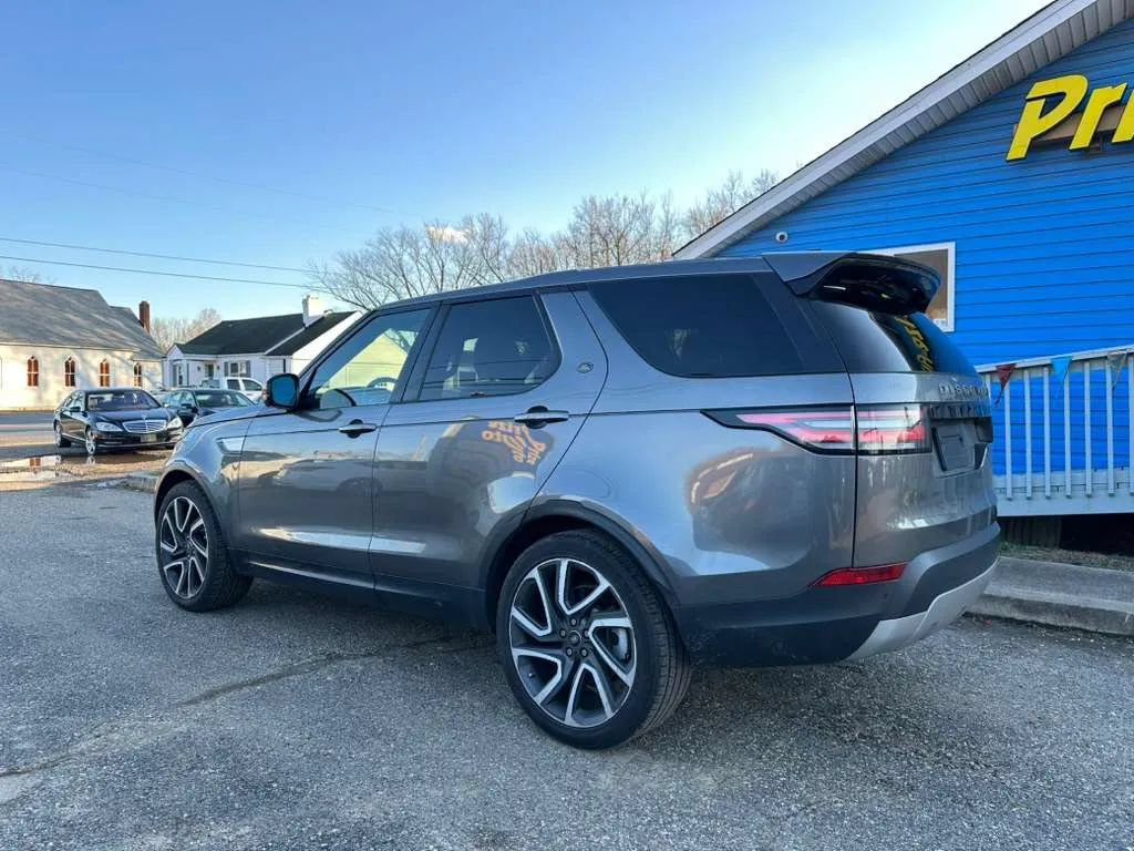 Used 2017 Land Rover Discovery HSE AWD/4WD image 4