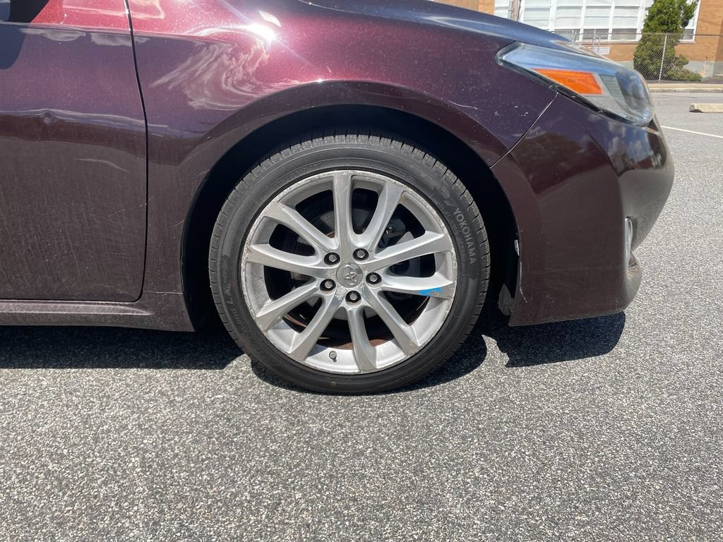 Used 2013 Toyota Avalon Limited w/ Technology Pkg FWD image 29