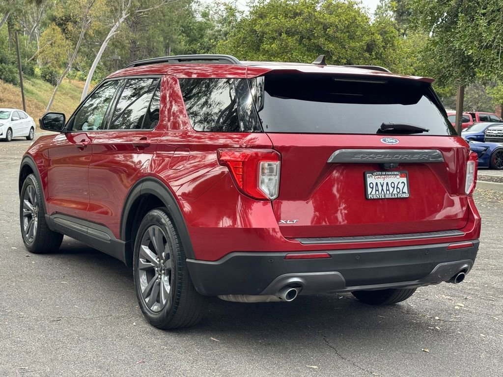 Used 2022 Ford Explorer XLT w/ Equipment Group 202A image 4