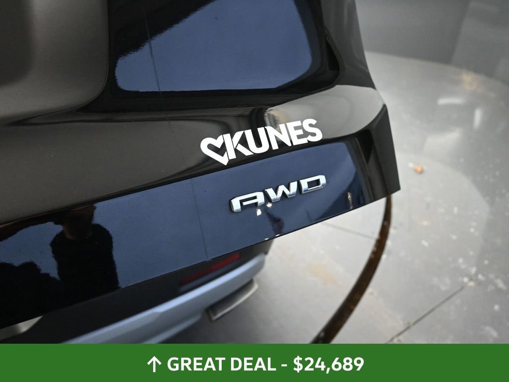 Used 2023 GMC Acadia SLT image 23