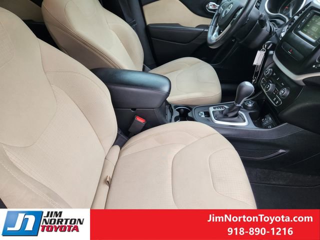 Used 2015 Jeep Cherokee Latitude AWD/4WD image 14