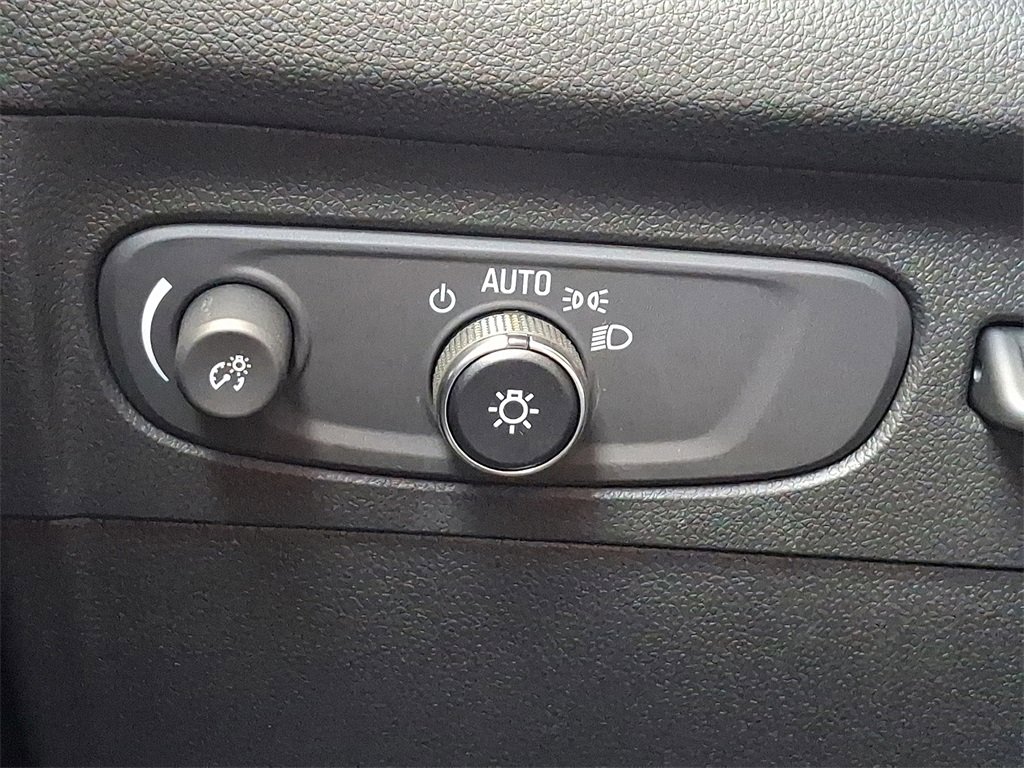 Used 2023 Buick Envision Avenir image 27