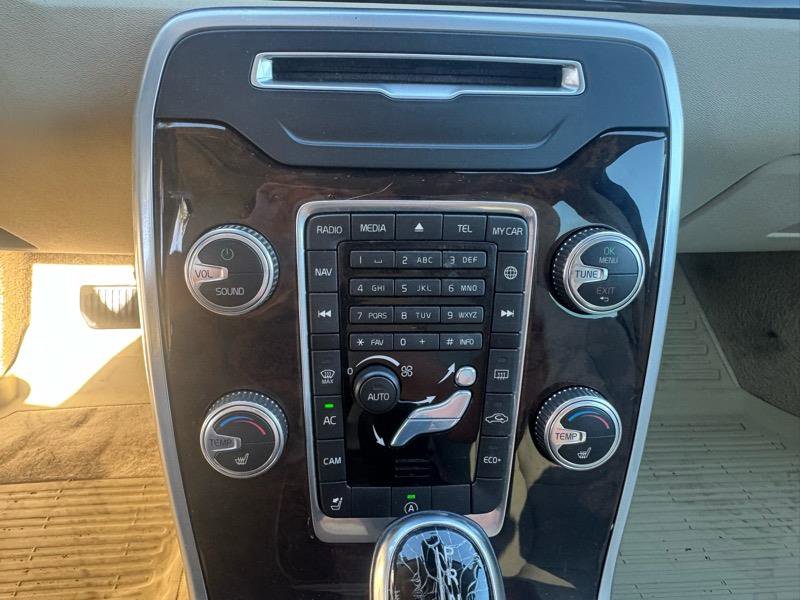 Used 2015 Volvo XC70 T5 Premier w/ Convenience Package image 14