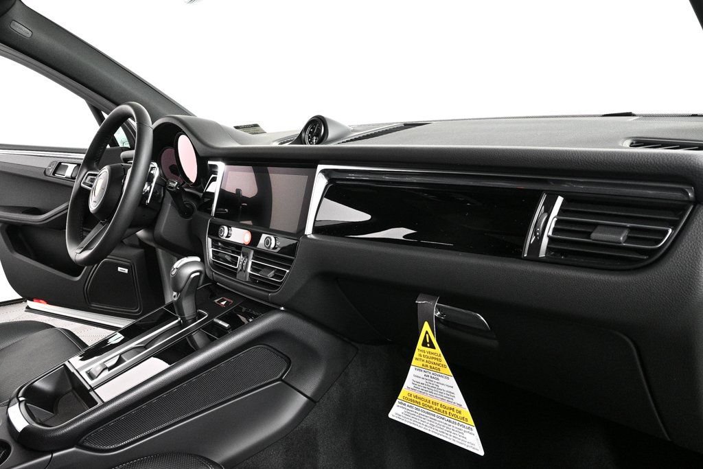 Certified 2026 Porsche Macan AWD/4WD image 26