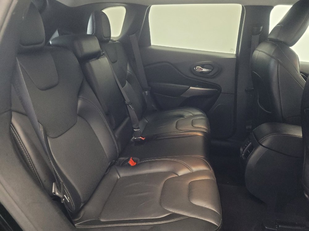 Used 2021 Jeep Cherokee Latitude Lux w/ Comfort/Convenience Group image 19