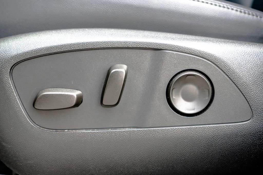 Certified 2024 GMC Acadia Elevation AWD/4WD image 19