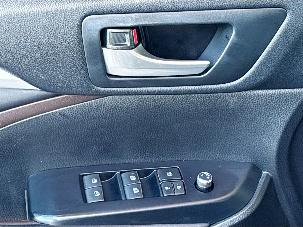 Used 2017 Toyota Highlander XLE AWD/4WD image 23