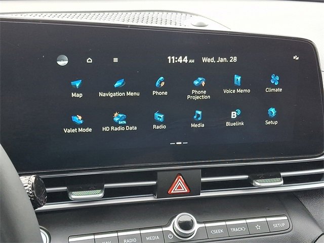 Certified 2023 Hyundai Elantra Limited w/ Preferred Accessory Package image 17