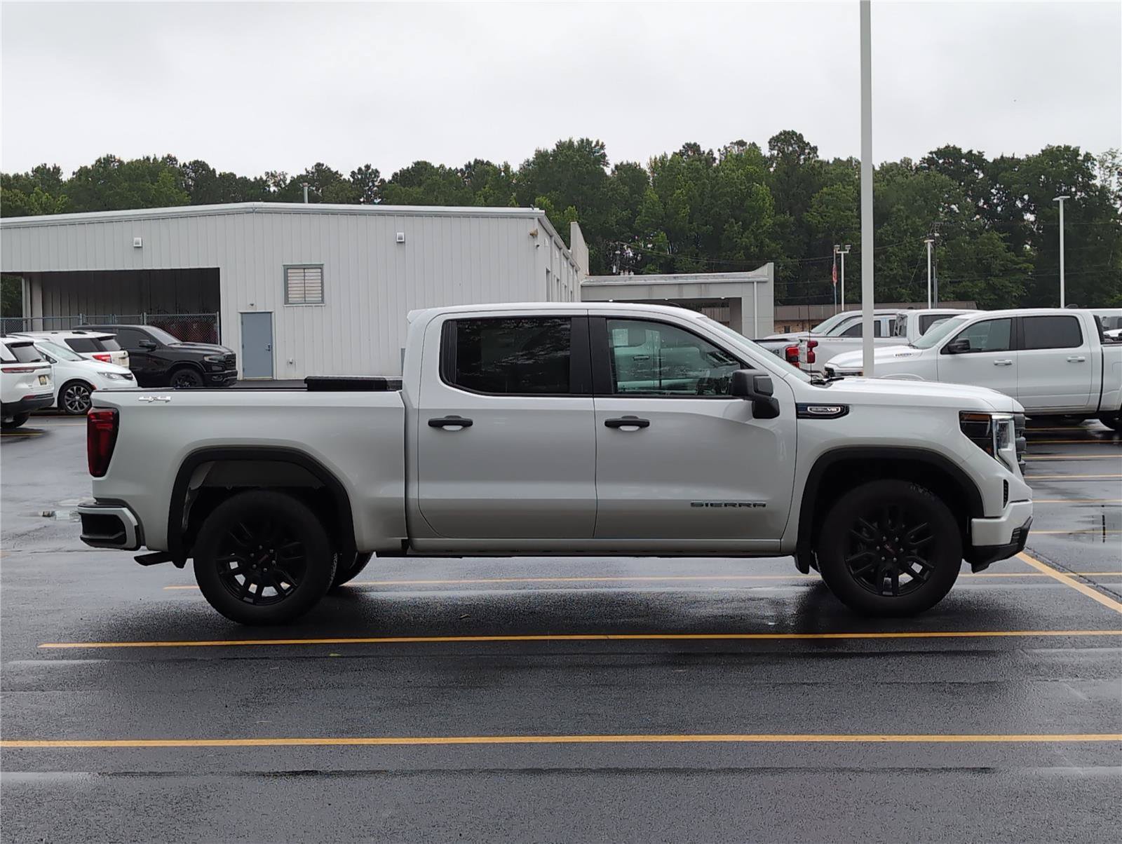 Used 2025 GMC Sierra 1500 Pro w/ Graphite Edition AWD/4WD image 7