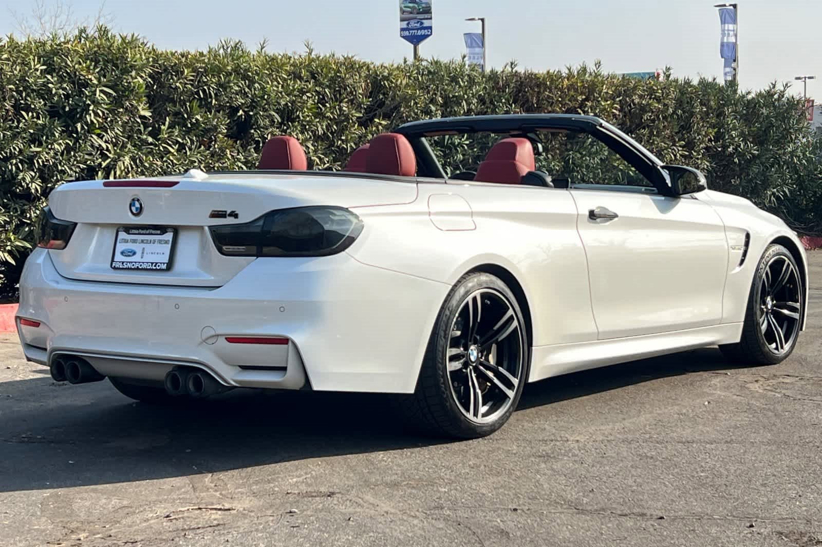 Used 2015 BMW M4 Convertible image 2