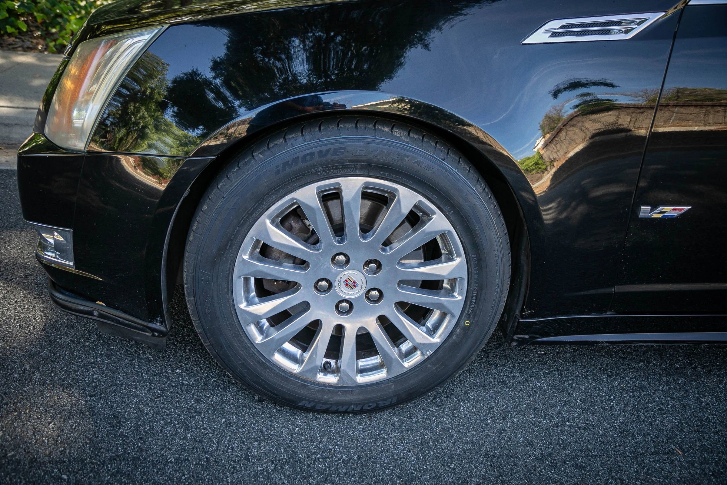 Used 2010 Cadillac CTS Premium image 8