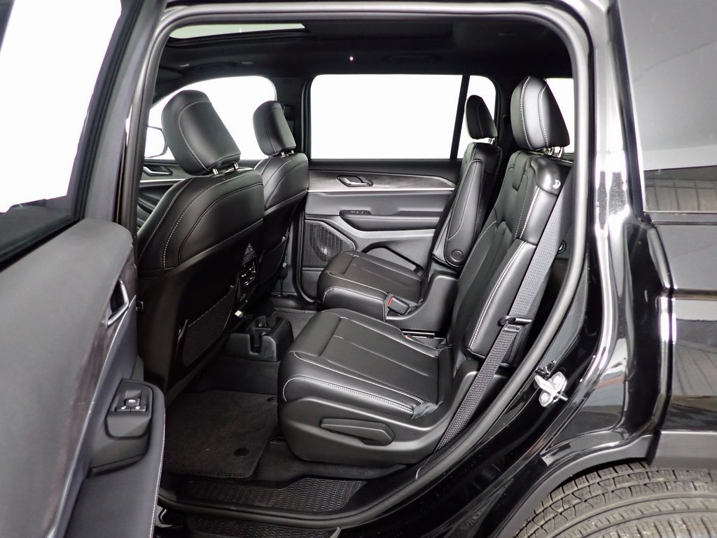 New 2025 Jeep Grand Cherokee L Limited w/ Black Appearance Package image 31