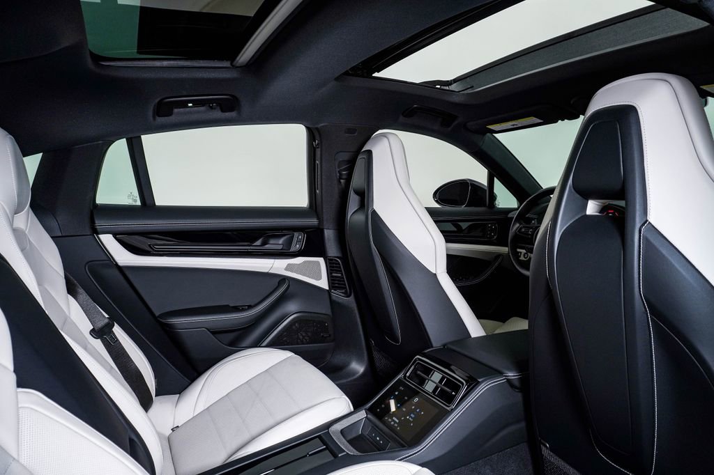 Certified 2025 Porsche Panamera 4 AWD/4WD image 16