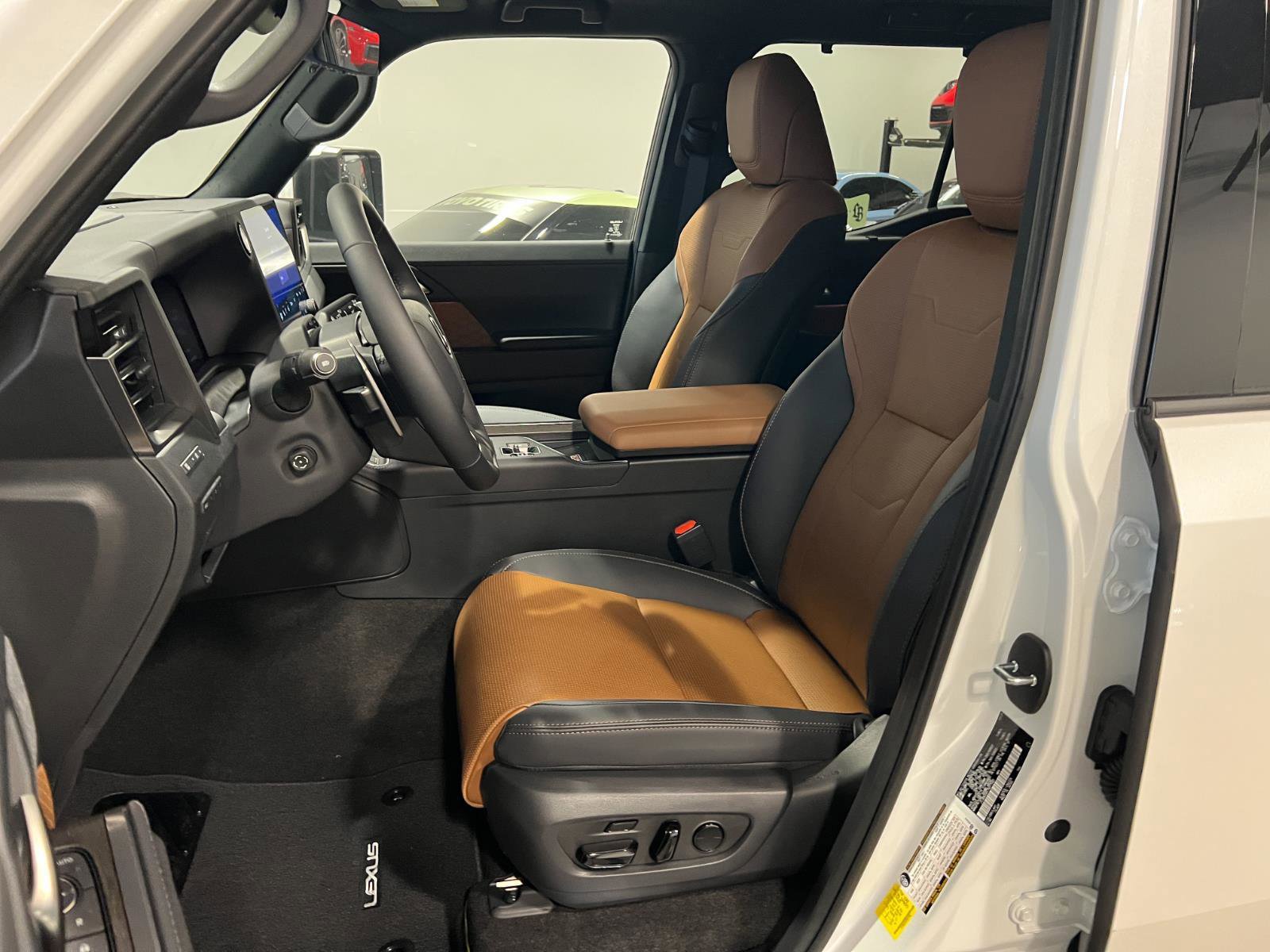 Used 2026 Lexus GX 550 w/ Cold Area Package image 9